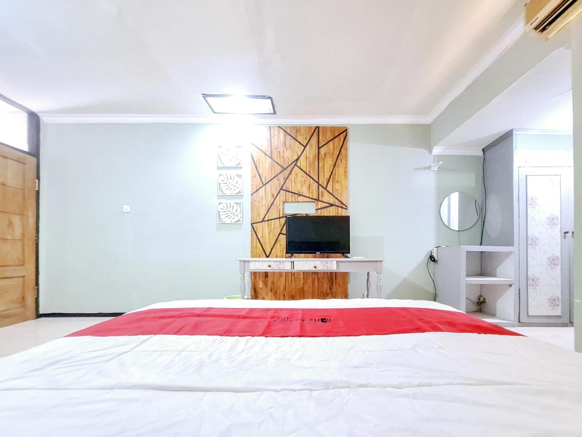 Reddoorz Near Stadion Semeru Lumajang Jawa Timur Exterior foto