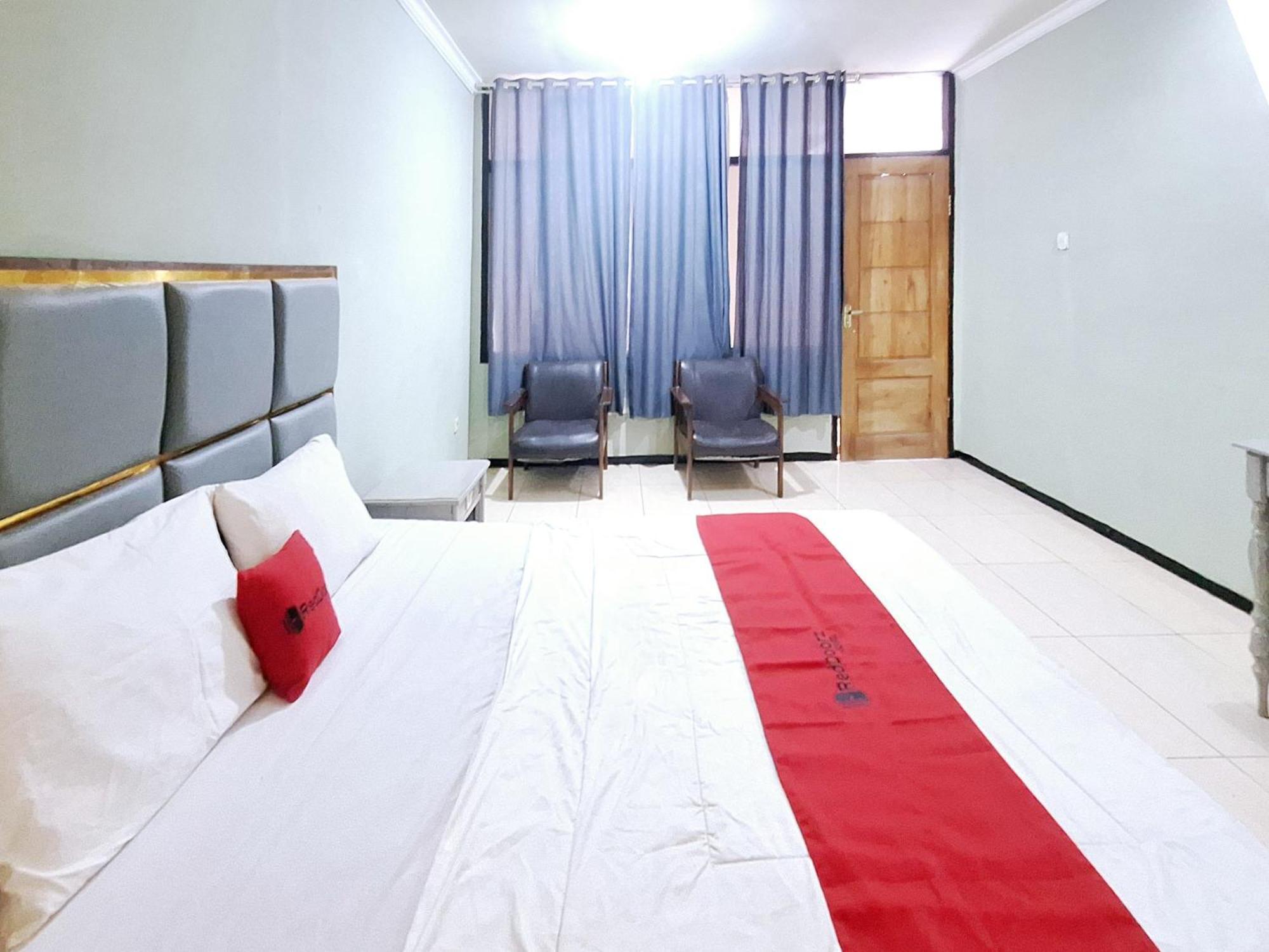 Reddoorz Near Stadion Semeru Lumajang Jawa Timur Exterior foto
