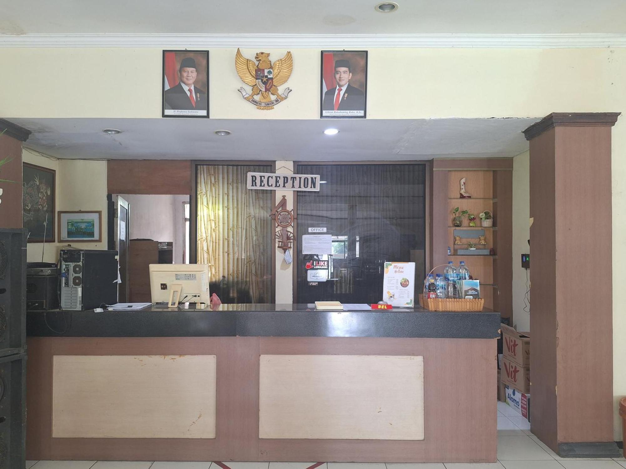 Reddoorz Near Stadion Semeru Lumajang Jawa Timur Exterior foto