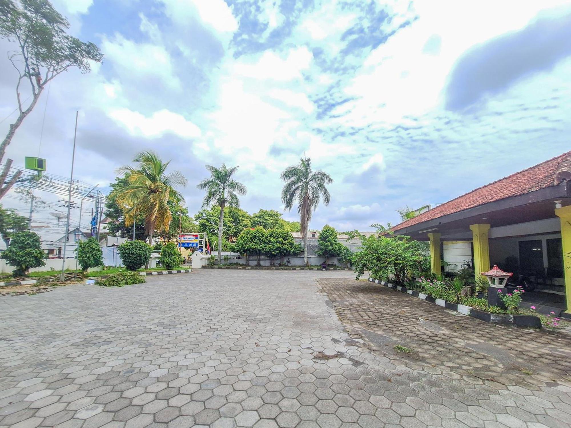 Reddoorz Near Stadion Semeru Lumajang Jawa Timur Exterior foto